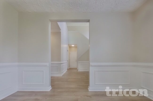 Photo - 411 Clearstream Ln