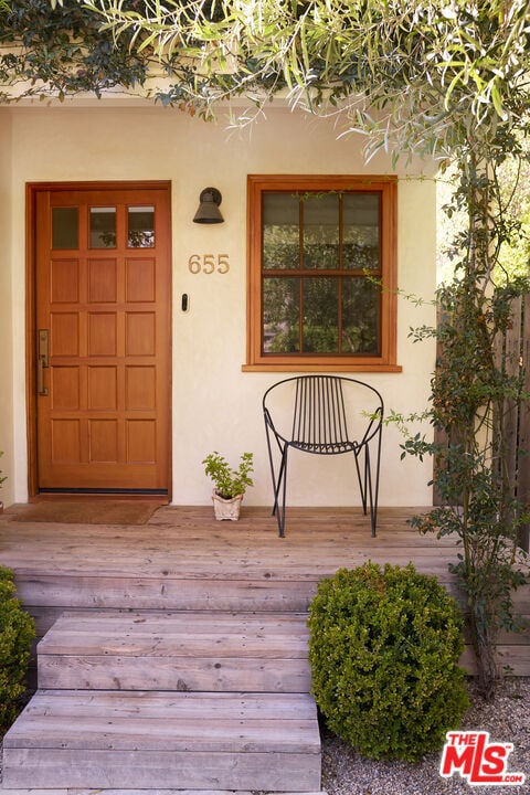655 Angelus Pl