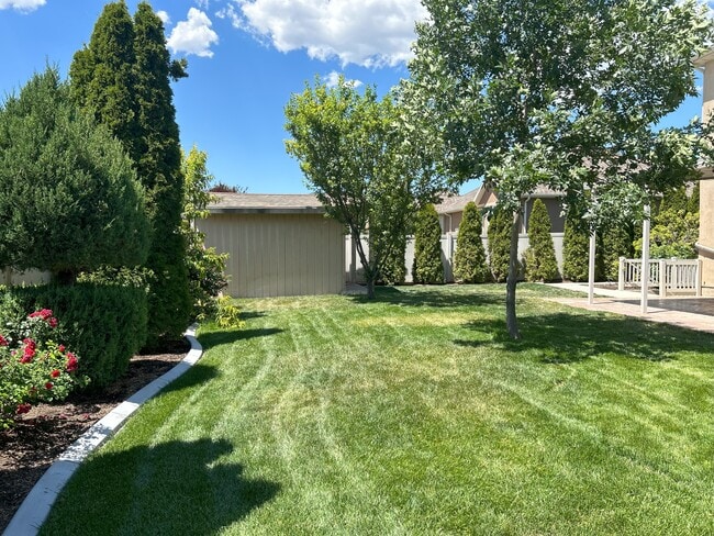 Beautiful backyard taken care of for you by owner - 5939 W Birch Water Ln Unit Primary