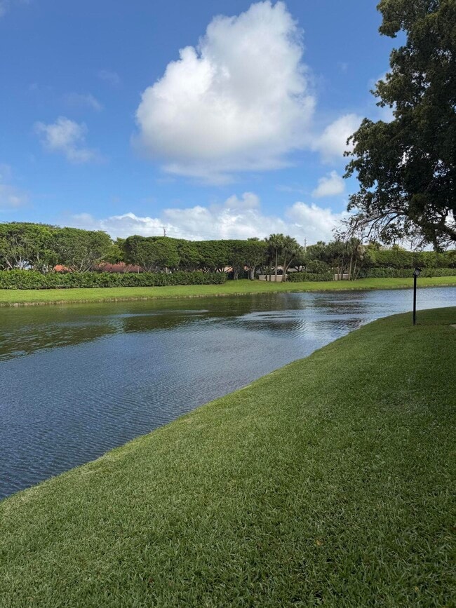 Photo - 13811 Oneida Dr Unidad H2