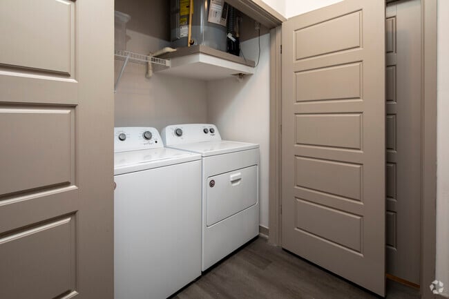 1 bed, 1 bath, 733 sq ft
