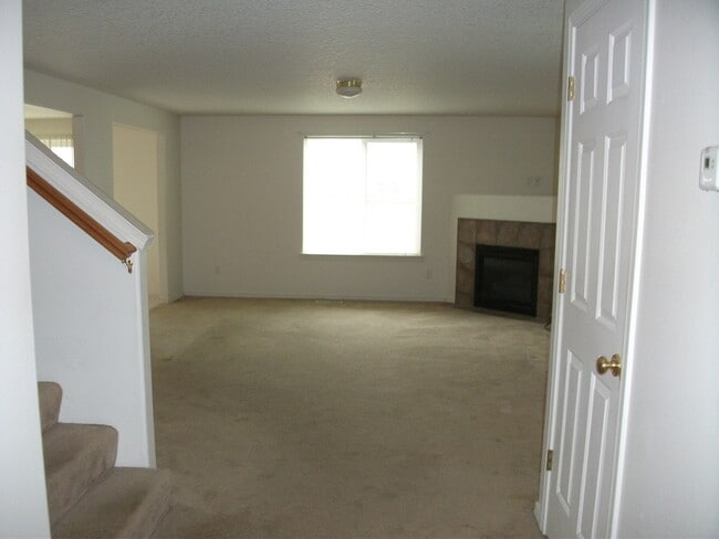 Photo - Large Beautiful 4 Bedroom Home w/ Loft & Upstairs Laundry Room!