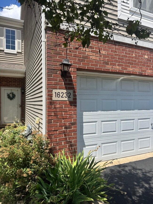 Photo - 16232 Golf View Dr Townhome