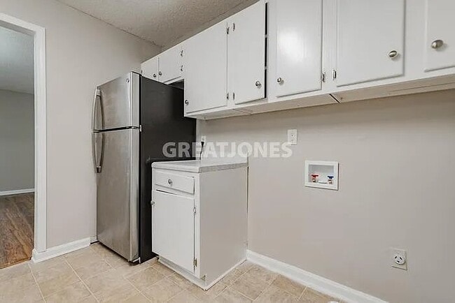 Photo - 421 Kingshead Ct