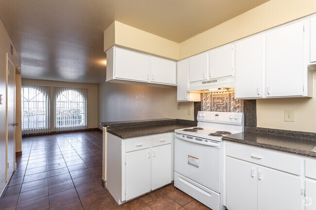 2BR, 1.5BA - 900SF Kitchen - Brandywyne Apartments