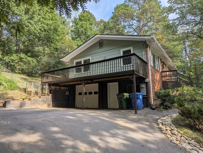 17 Lakeside Dr
