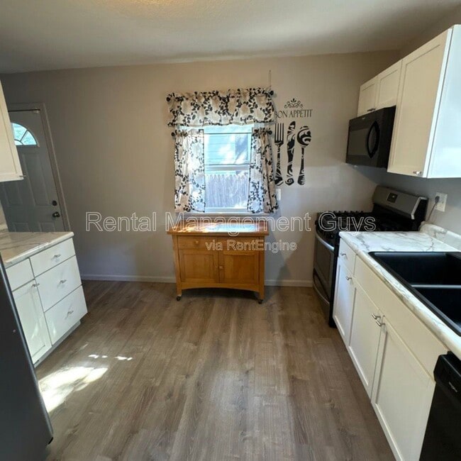 Photo - 3825 Noble Ave N