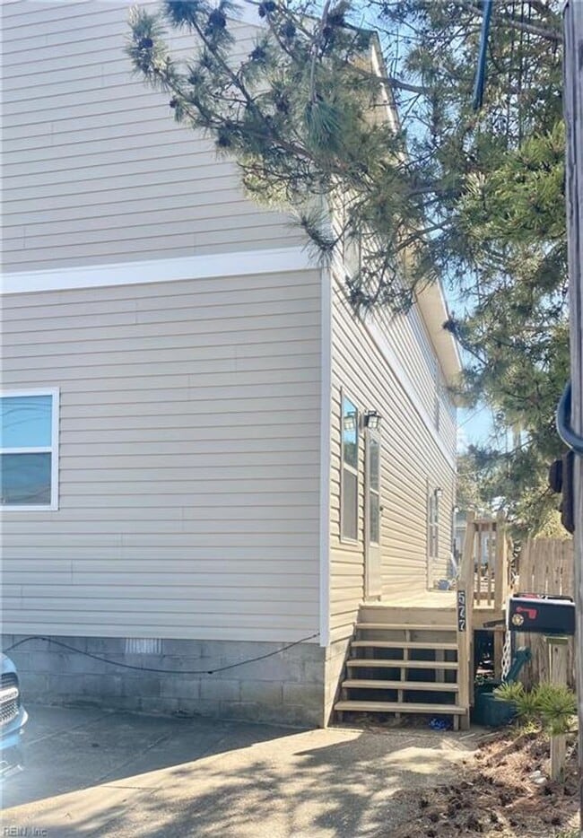 Building Photo - Willoughby Beach