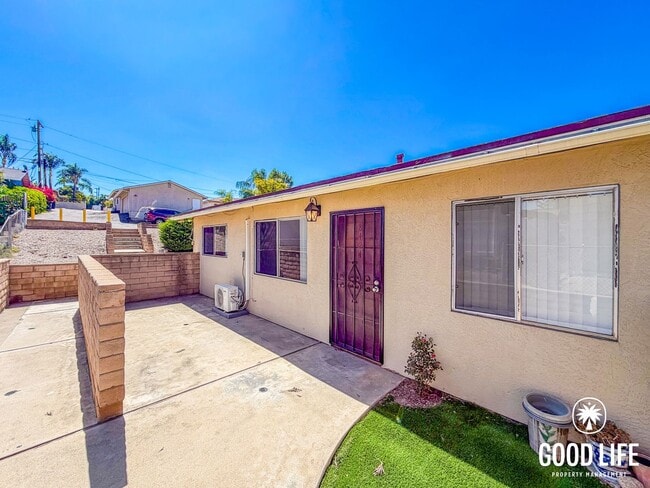 Building Photo - 3BD/1BA Home in Lakeside with In-Unit Laundry & Built-In Closets Unit 8424