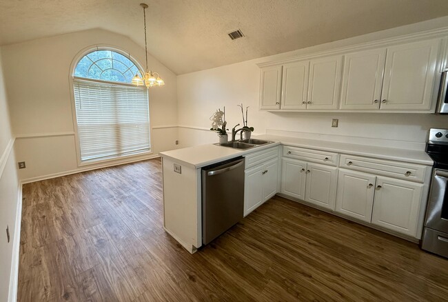 Photo - 812 Coronet Dr