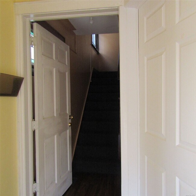 Photo - 89-55 211th St