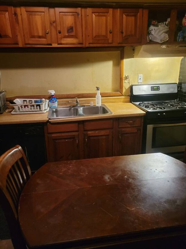 Photo - 518 Tunbridge Rd