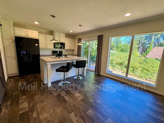 Photo - 191 E Parkway Blvd
