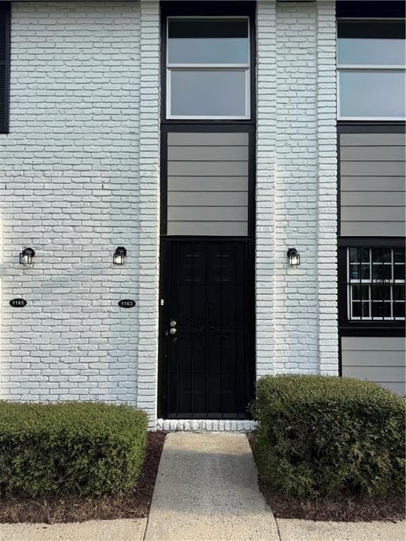 Building Photo - 1161 Boulevard