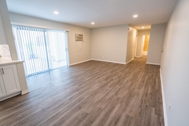 Photo - 1635 North Martel Avenue