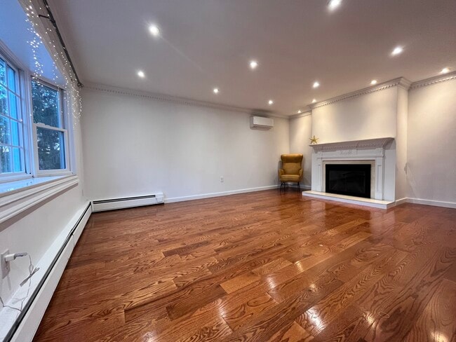 Photo - 158 Jelliff Mill Rd