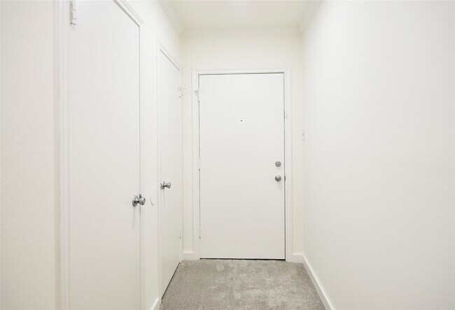 Photo - 2600 Bellefontaine Unit A21
