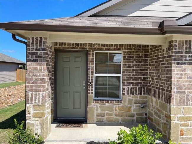 Photo - 125 Calgary Ln