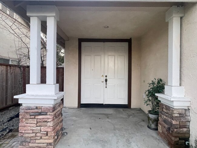 Photo - Wonderful Home Close to Shopping and Public Transportation.