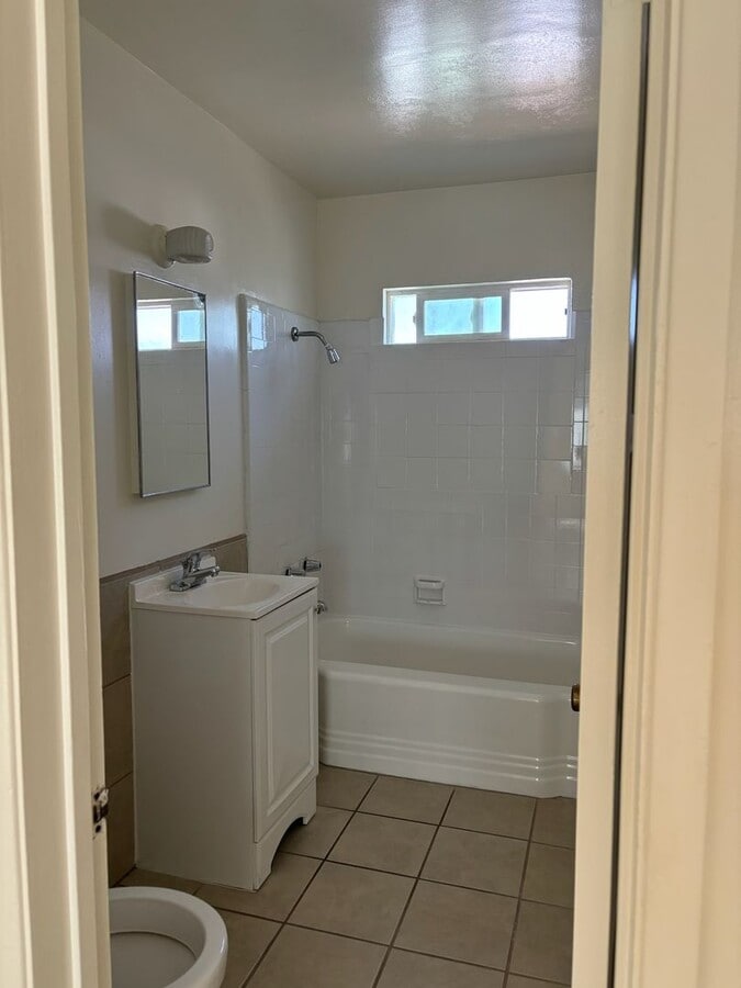 Photo - Garden Apartments - 932 Unit Hays Street