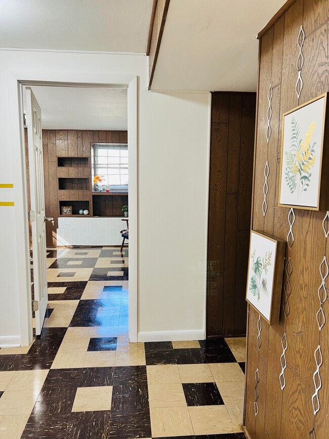 Photo - 1405 Pleasant Valley Dr Unidad Pleasant Rooms