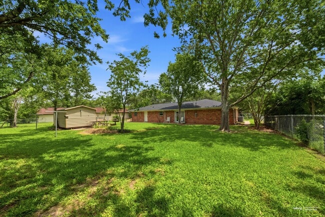 Building Photo - 1302 Laura Ln