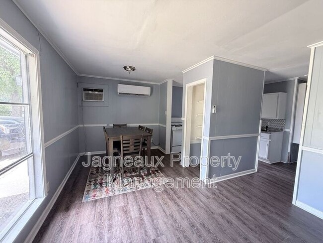 Photo - 4125 Legendre St