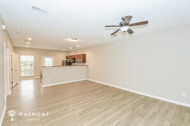 Photo - 2201 Postings Pt