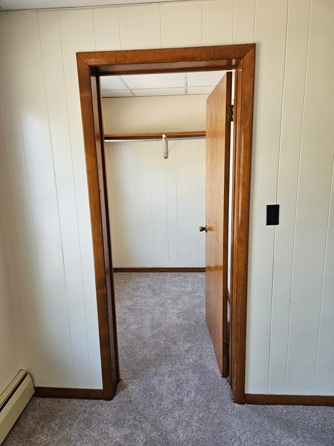 Walk In Closet - 140 W Utica St Unit 140 1/2 Upper