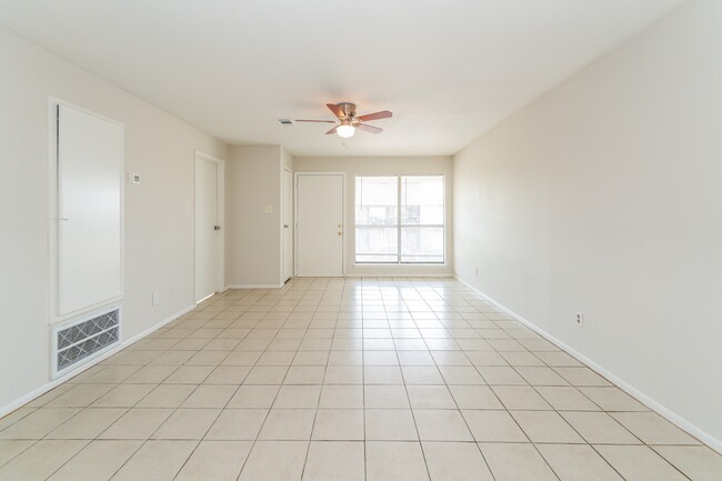 Photo - 4021 Briar Hollow Dr