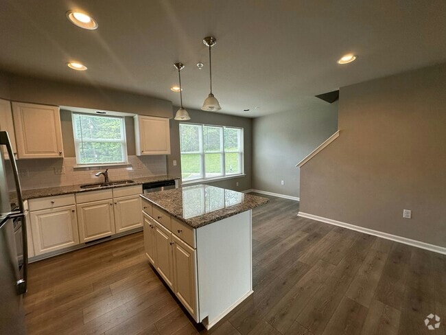 Building Photo - 115 High Pointe Dr Rental