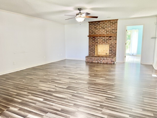 Photo - 1002 Left Bank Dr