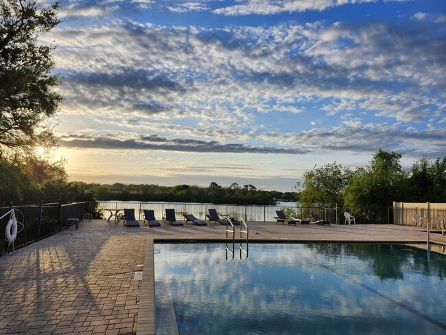 Photo - 415 Lakepointe Dr Unit # 204