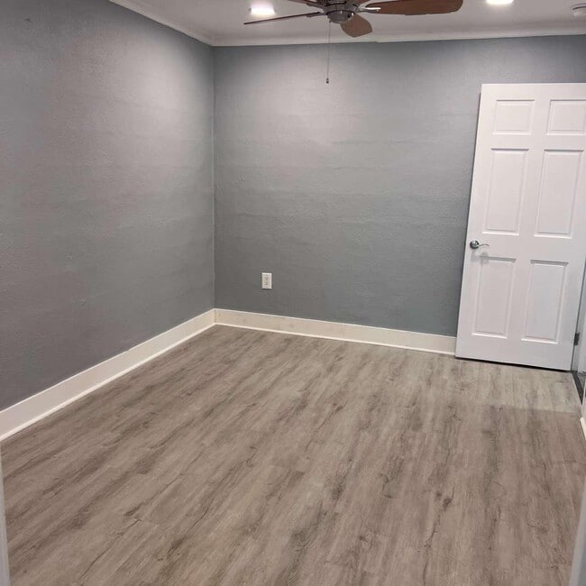 Photo - 121 Harbeson Ave SE