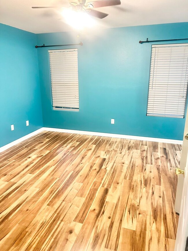 Photo - Charming 3BR Townhouse Near Shopping & Doctors Hospital