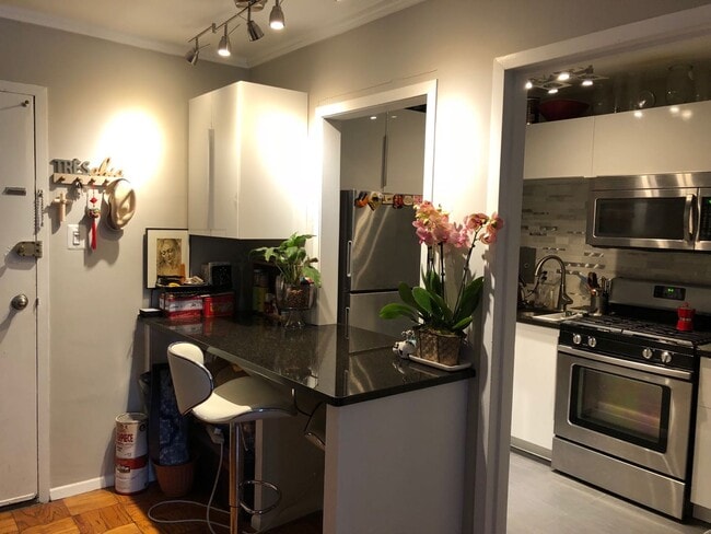 Entrance - 2401 H St NW Unit 602