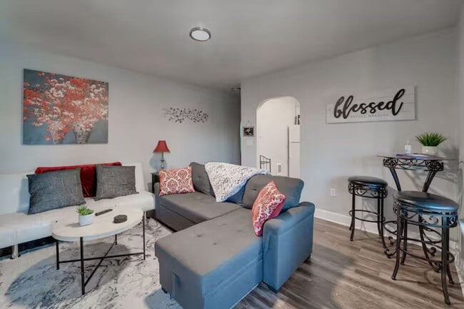 Photo - TheSuiteOne @ The Garland Suites (Furnished)