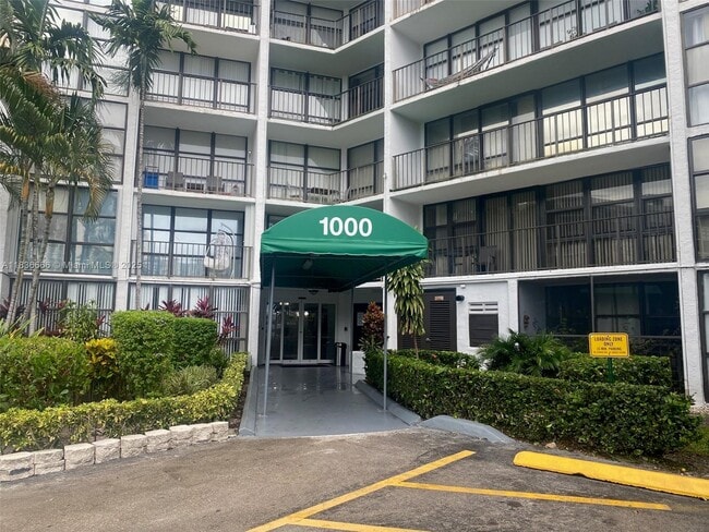 Building Photo - 1000 Parkview Dr Unit 427 Rental