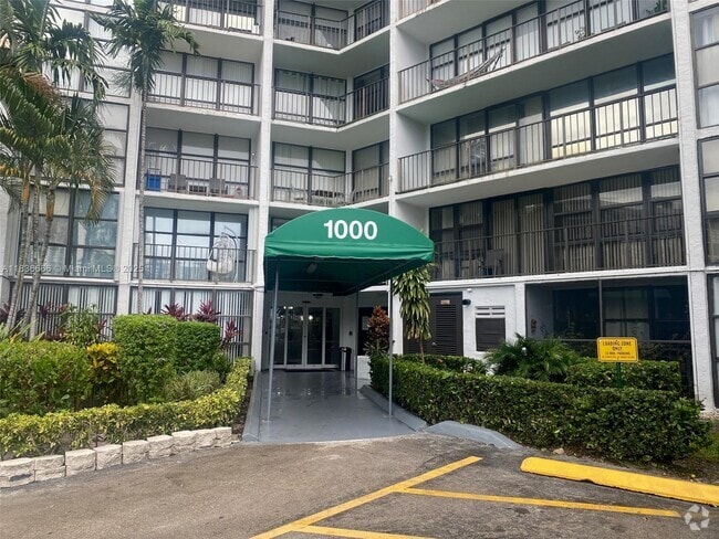 Building Photo - 1000 Parkview Dr Unit 427 Rental