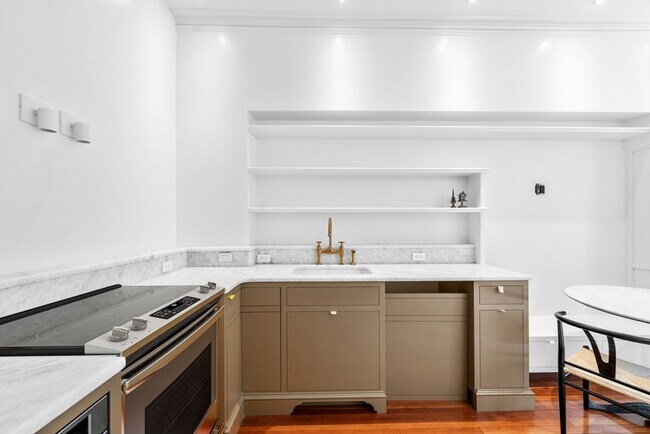 Photo - 354 Tappan St Unit 1