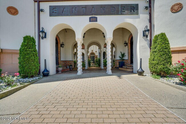 400 Deal Lake Dr Unit 8F
