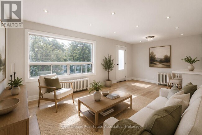 Photo - 237 Lakeshore Rd E