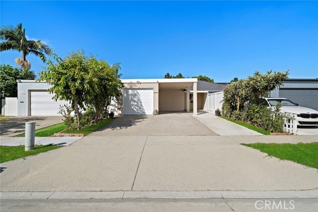 Building Photo - 2606 Jacaranda St Rental