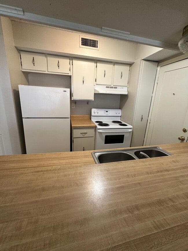 Photo - 2BD/2BA Condo located on the Germantown/Me... Unit 2