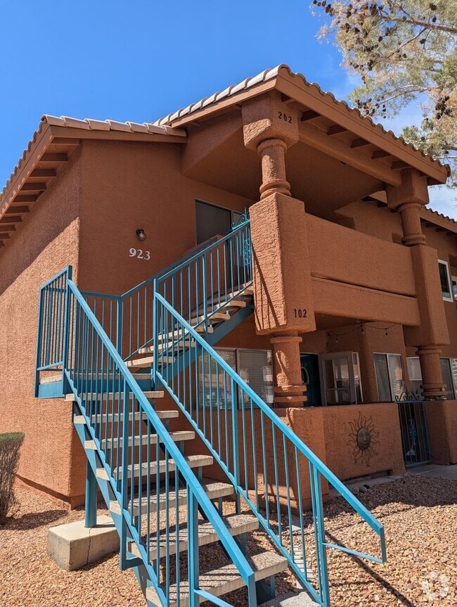 Building Photo - Rock Springs II Condo Unit 202
