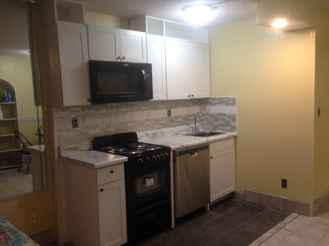 Fotografía del edificio - 8817 S Thomas Dr Unidad 820