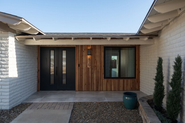 Photo - 2439 E Lincoln Cir