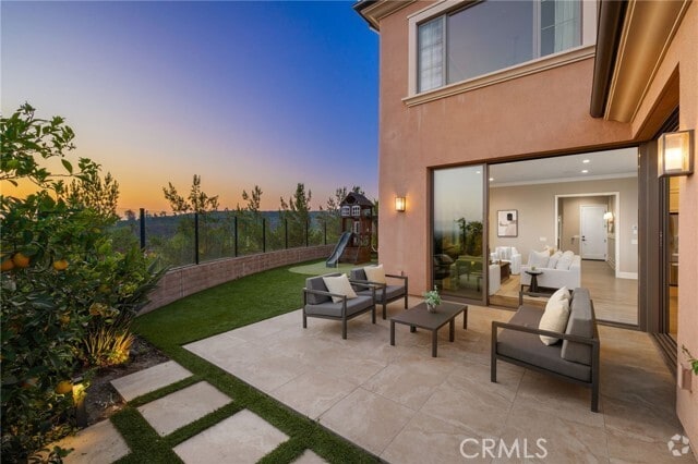 Building Photo - 168 Bellini Rental