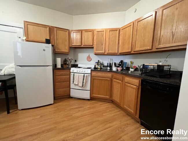 Photo - 1589 Beacon St Unit 4