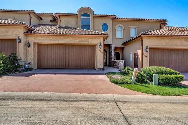 Photo - Gorgeous Townhome in The Villas of Hollytree!